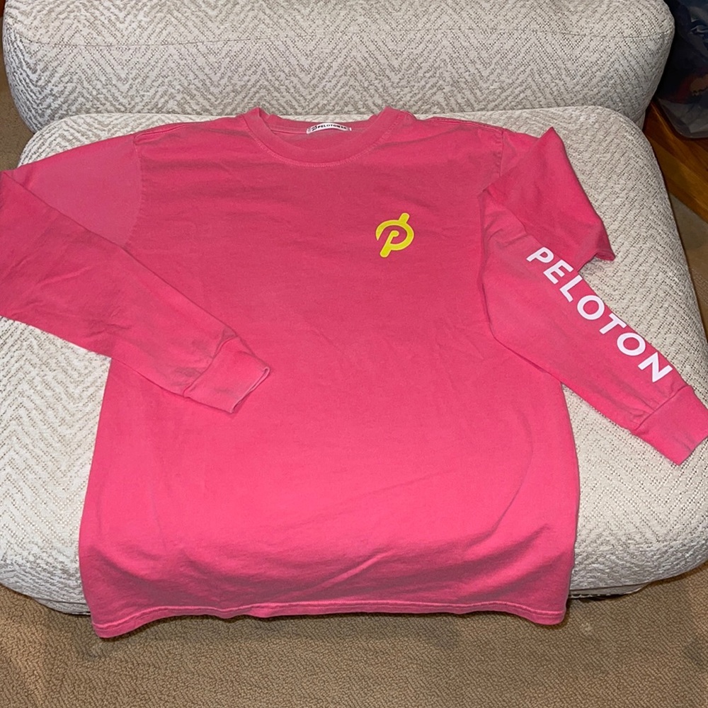 PELOTON Ladies long sleeve shirt. XS loose fit.